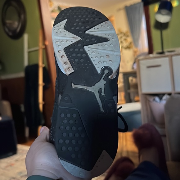 Boys basketball Jordan’s! Black with silver accent. - Picture 3 of 4